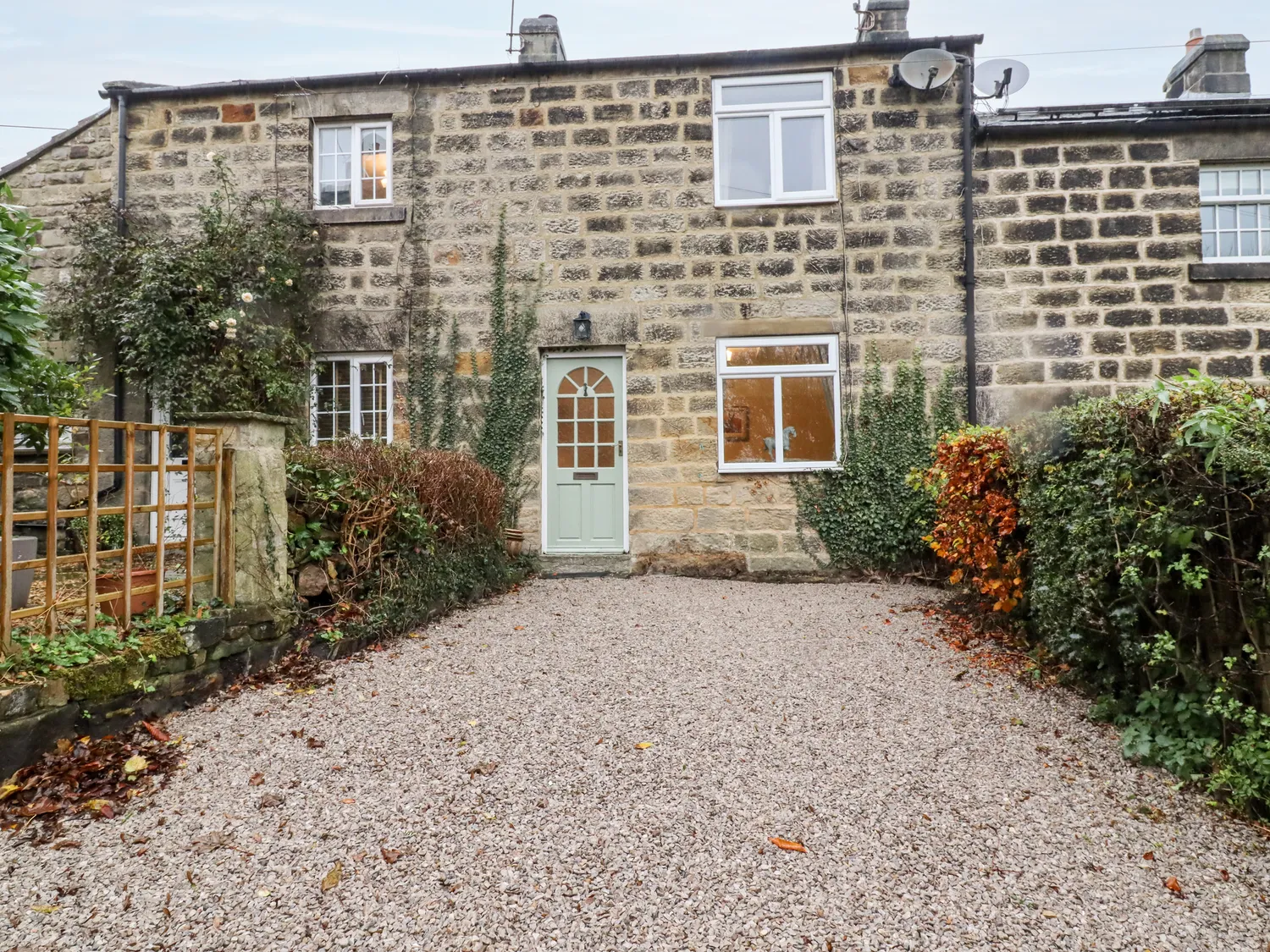 Image name 7 scarah bank cottages ripley north yorkshire the 1 image from the post 7 Scarah Bank Cottages in Yorkshire.com.