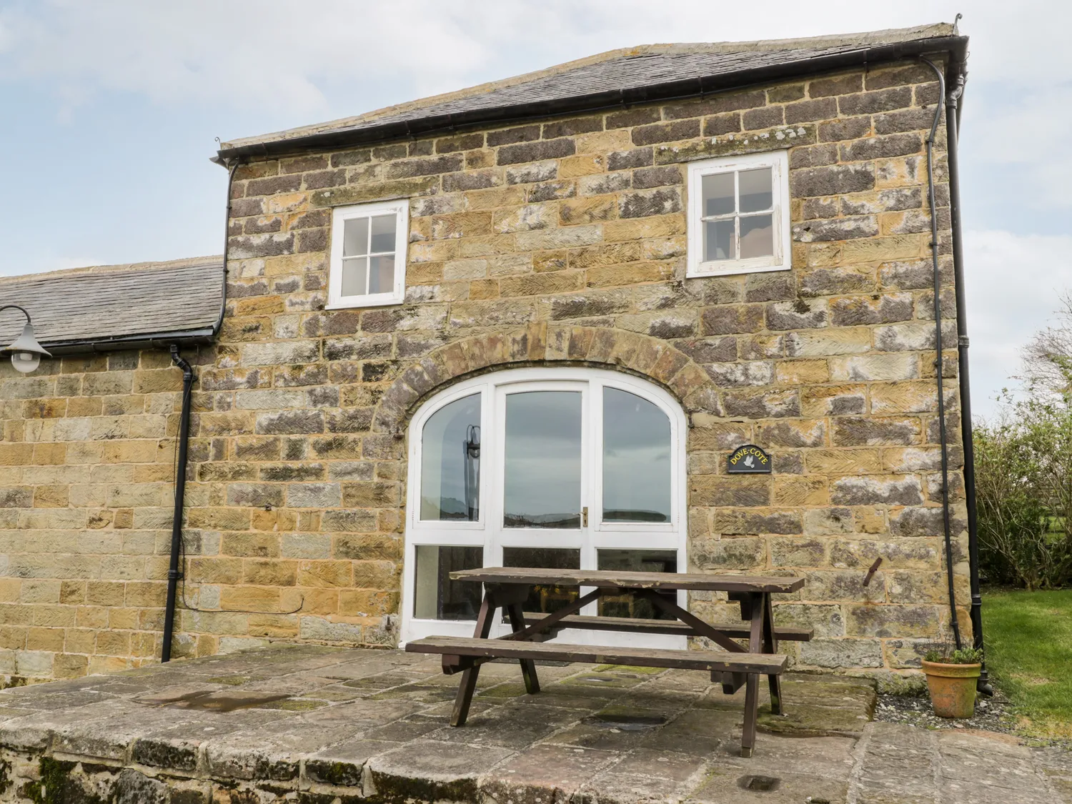 Image name dovecote cottage fylingthorpe yorkshire the 1 image from the post Dovecote cottage in Yorkshire.com.