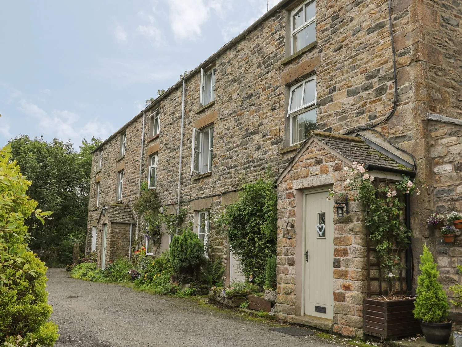 Image name farfield row sedbergh cumbria the 1 image from the post Accommodation in Yorkshire.com.
