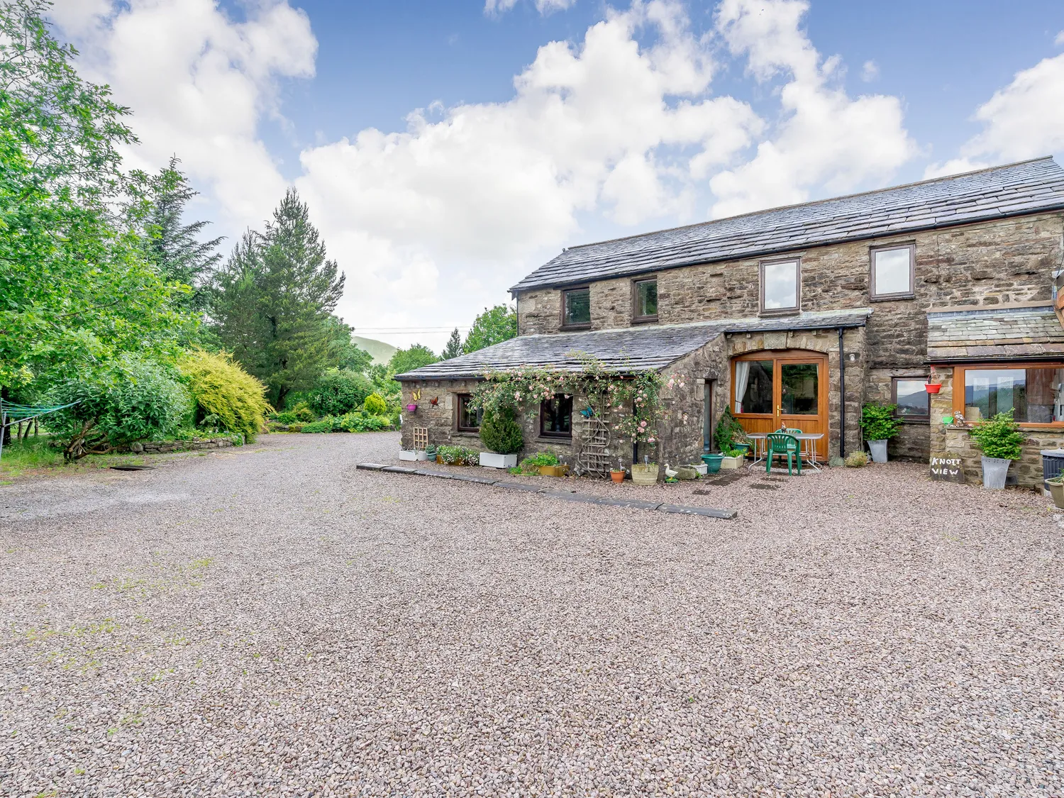 Image name knott view holiday cottage sedbergh cumbria the 1 image from the post Accommodation in Yorkshire.com.