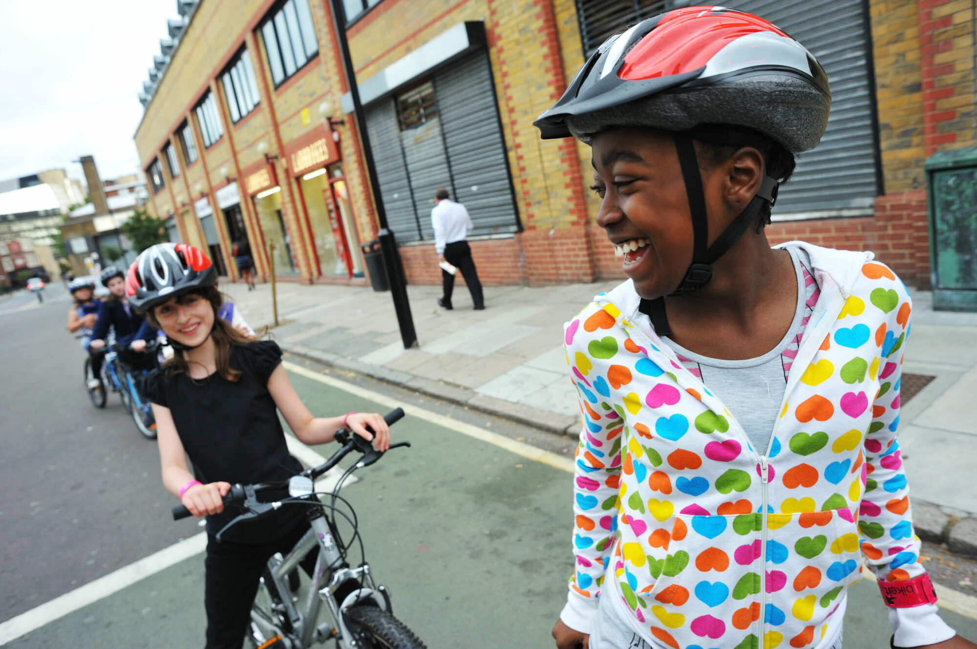 Image name ACI0280 1 scaled the 1 image from the post Children walk, cycle and scoot their school journeys as part of Sustrans’ Big Pedal in Yorkshire.com.