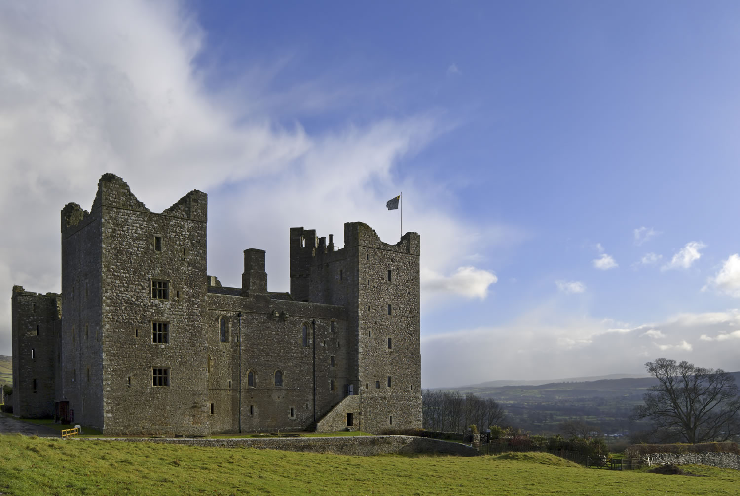 Image name Bolton Castle the 12 image from the post Yorkshire Dales in Yorkshire.com.