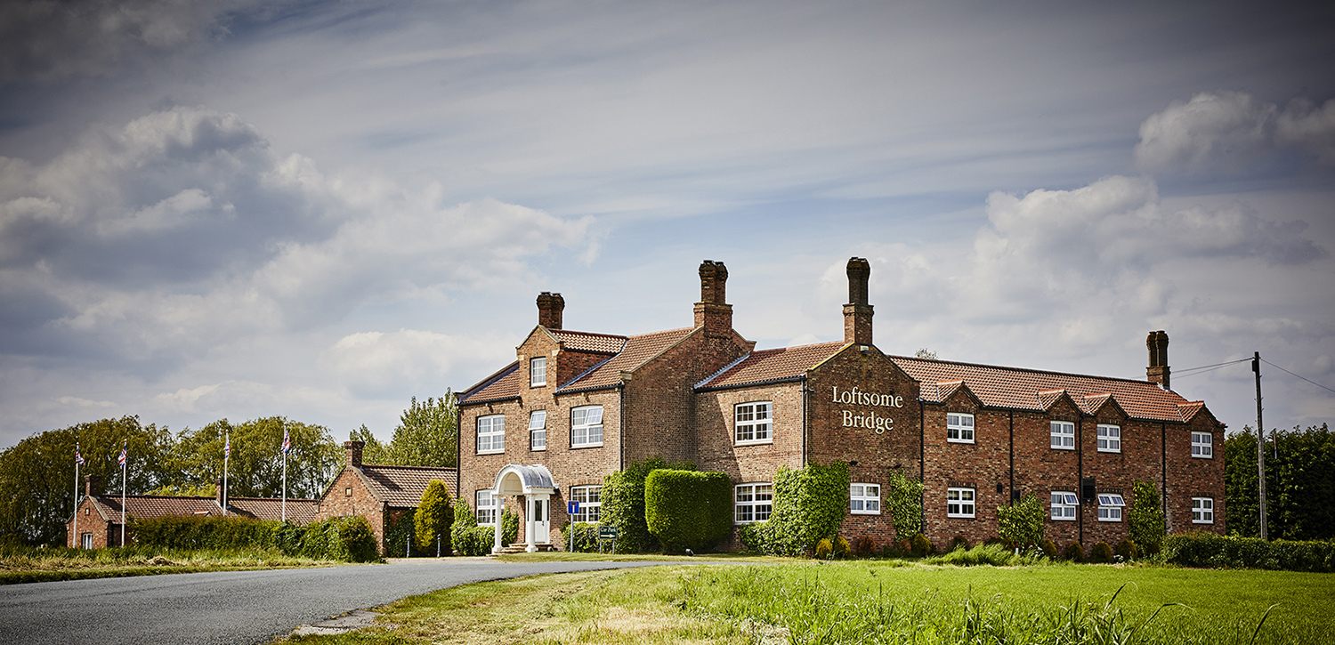 Image name Loftsome Bridge Hotel the 2 image from the post Loftsome Bridge Hotel in Yorkshire.com.