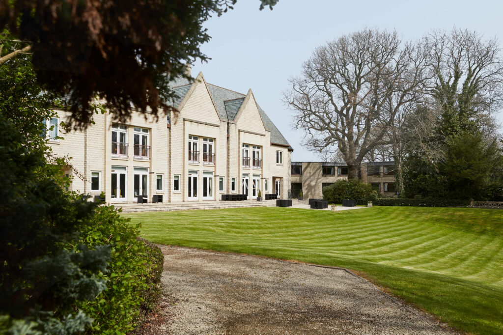Mercure Sheffield Kenwood Hall & Spa Accommodation image 4 Image name Mercure Sheffield Kenwood Hall Hotel and Spa the 2 image from the post Mercure Sheffield Kenwood Hall & Spa in Yorkshire.com.