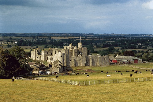 Uncovering the history of Middleham Castle with Dr Emma Wells Post image 3 Image name Middleham Castle 3 the 2 image from the post Uncovering the history of Middleham Castle with Dr Emma Wells in Yorkshire.com.