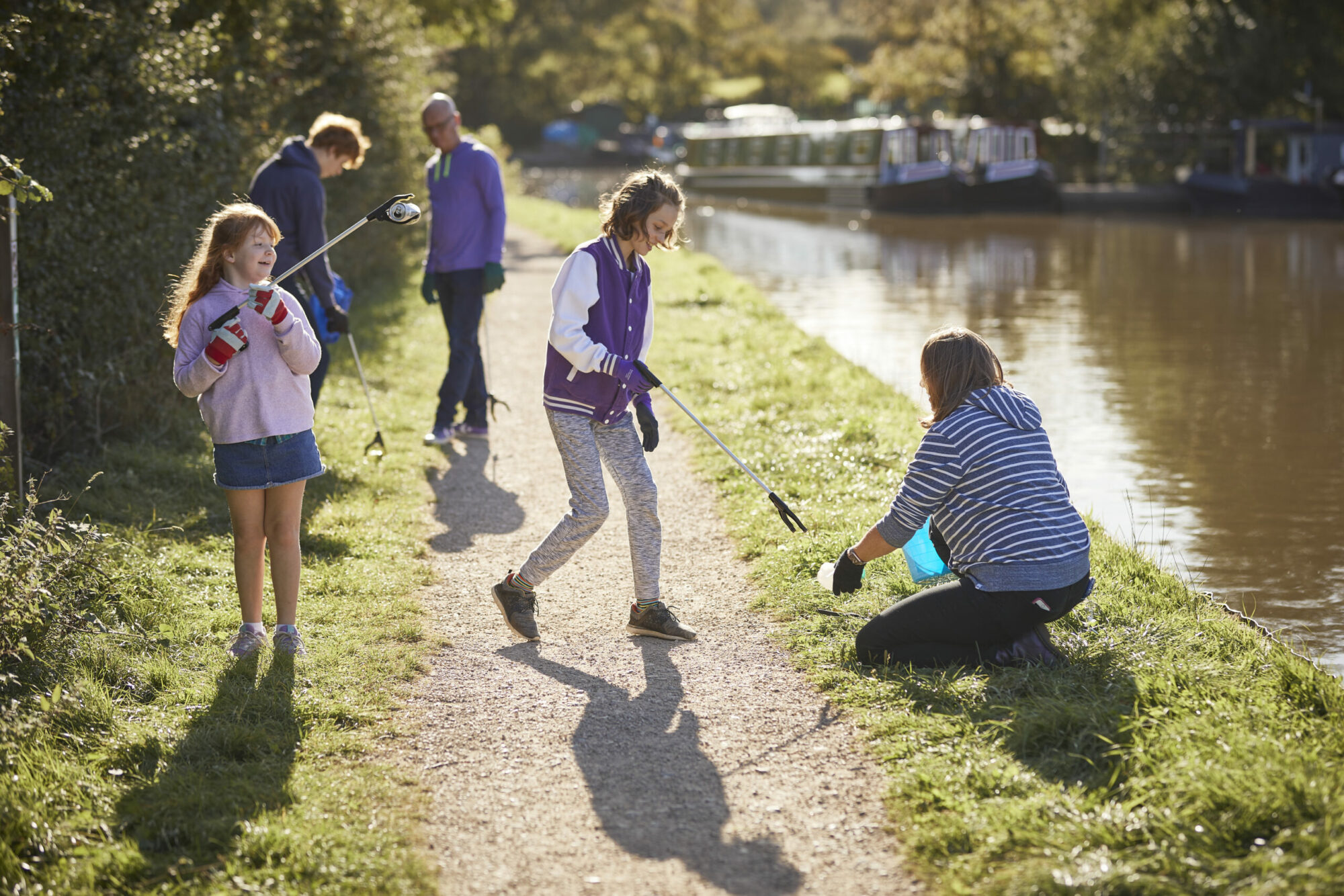 How a stroll along your local canal can help protect the environment Post image 2 Image name RS19695 HeroShoot Alvechurch Nicoles Family 1620 1 scaled the 2 image from the post How a stroll along your local canal can help protect the environment in Yorkshire.com.