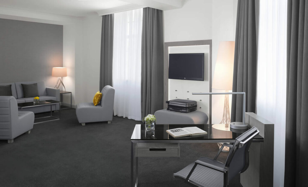 Radisson Blu Hotel, Leeds City Centre Accommodation image 4 Image name Radisson Blu Hotel 1 the 2 image from the post Radisson Blu Hotel, Leeds City Centre in Yorkshire.com.