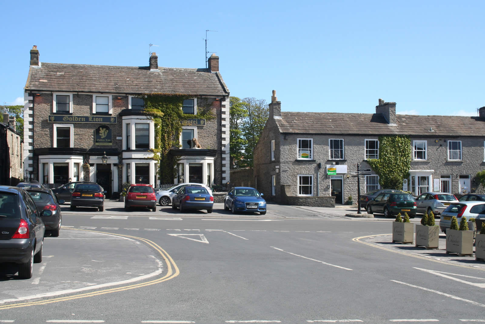Leyburn Page image 37 Golden Lion Market Place Leyburn