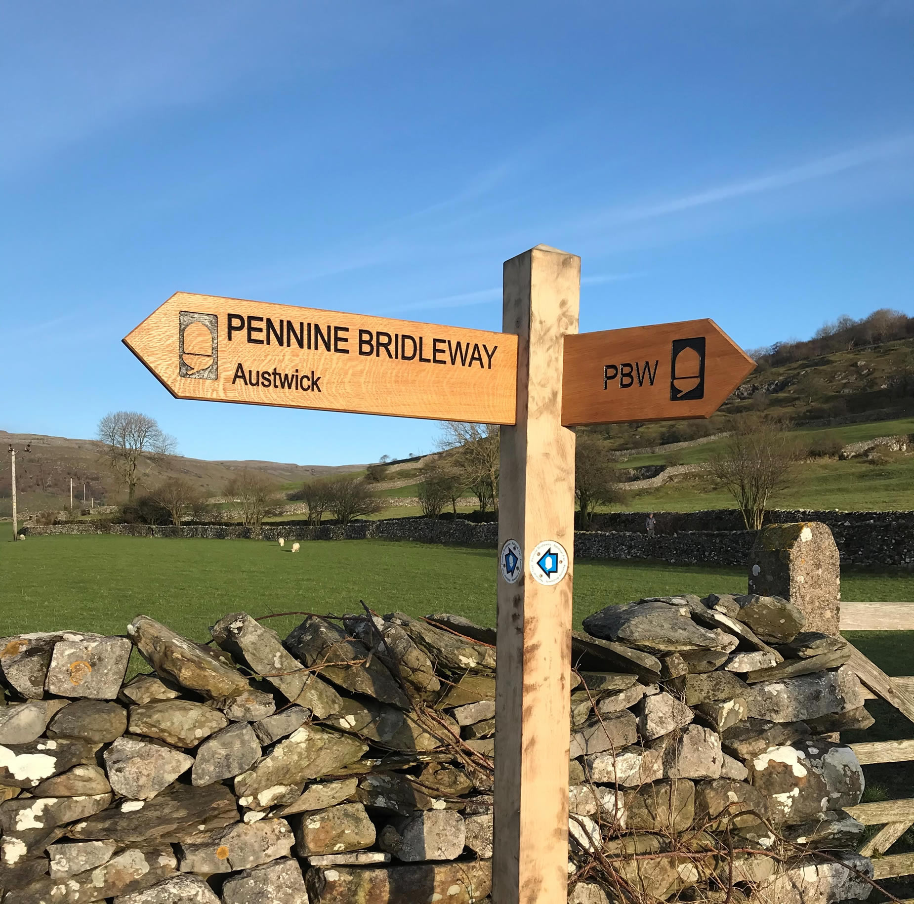Image name pbw sign at austwick the 3 image from the post Pennine Bridleway National Trail Walks in Yorkshire.com.