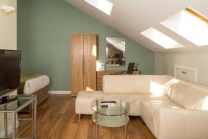 Roomzzz Leeds Headingley image two
