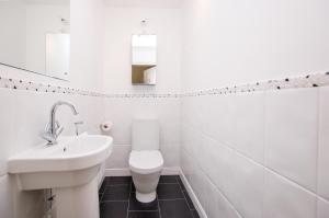 The Boulevard - Stunning 3 Bedroom Apartment With Free Parking Accommodation image 2 The Boulevard - Stunning 3 Bedroom Apartment With Free Parking image two