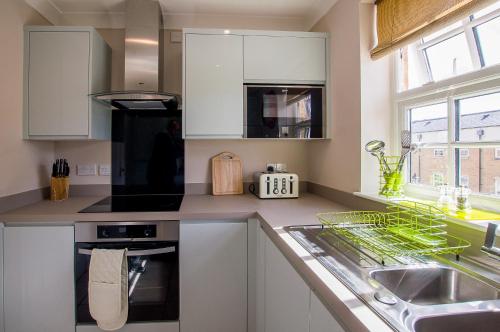 The Boulevard - Stunning 3 Bedroom Apartment With Free Parking Accommodation image 3 The Boulevard - Stunning 3 Bedroom Apartment With Free Parking image three