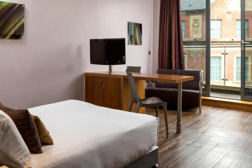 Roomzzz Leeds City image three