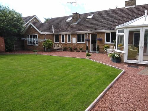 Oaktree Lodge Accommodation image 3 Oaktree Lodge image three