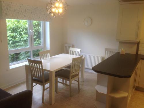 The Beeches 2 - Serviced Duplex Apartment Accommodation image 3 The Beeches 2 - Serviced Duplex Apartment image three