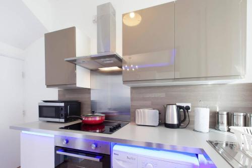 Spring Close Apartments Accommodation image 3 Spring Close Apartments image three