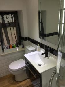 Winwood Apartment Accommodation image 2 Winwood Apartment image two
