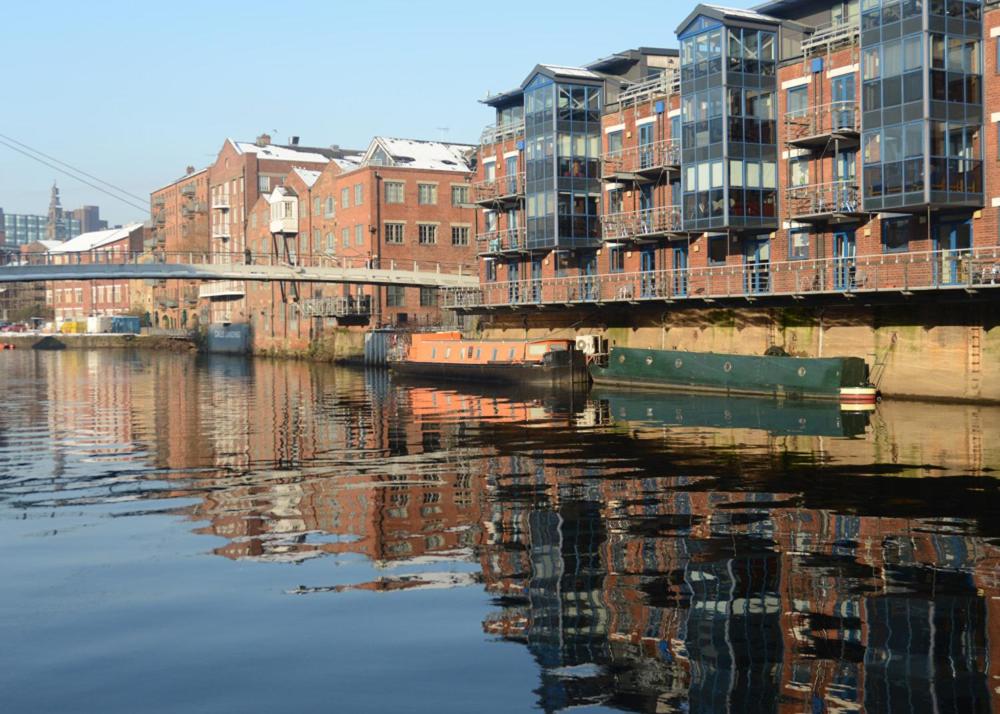 Stylish Leeds City Centre Apartment Accommodation image 1 Stylish Leeds City Centre Apartment image one
