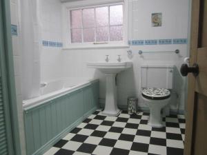 Milliner's Cottage image two
