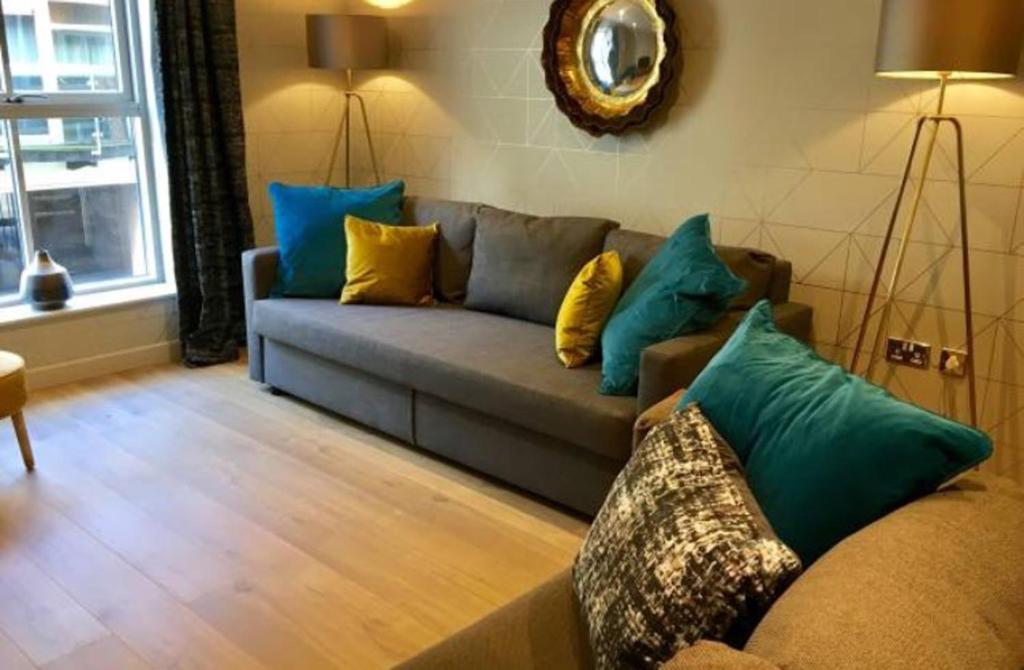 Central York Blue Sofa - parking sometimes available Accommodation image 1 Central York Blue Sofa - parking sometimes available image one