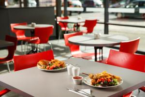 ibis Hull City Centre image two