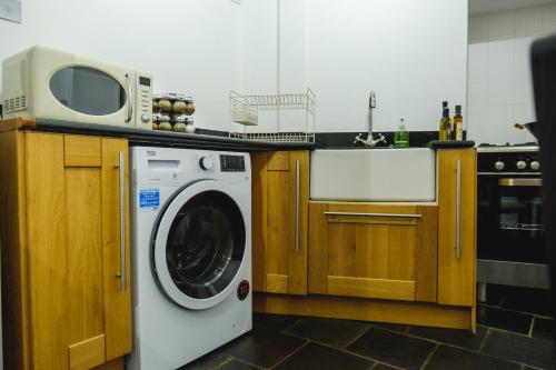 St John’s Cottage – Simple2let Serviced Apartments Accommodation image 3 St John’s Cottage – Simple2let Serviced Apartments image three