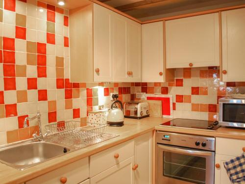 Cartmel Cottage, Leyburn image three