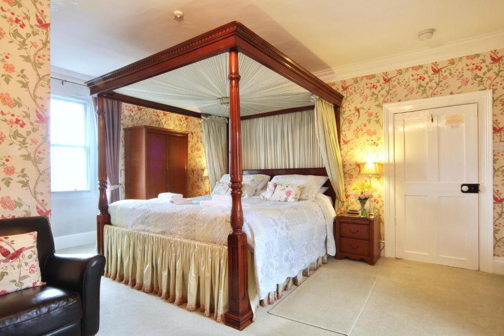 The Old Vicarage image one