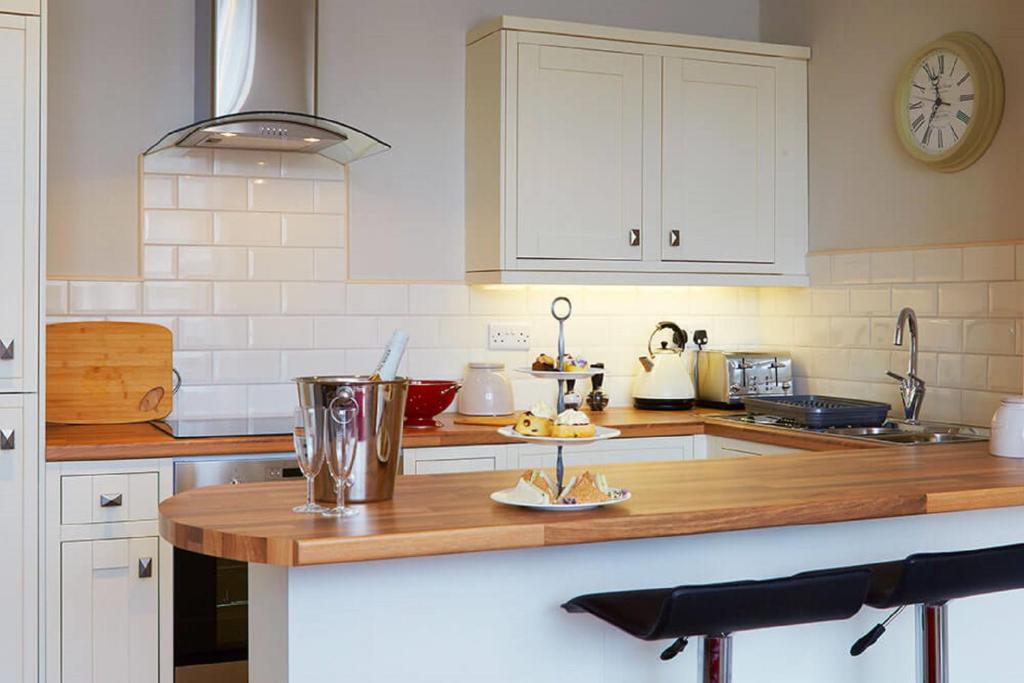 Red Lea Apartments image one