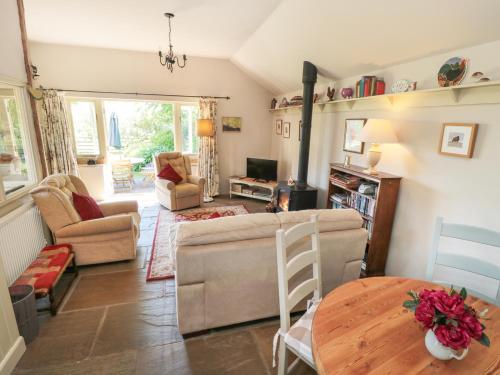 Henhouse Cottage, York image three