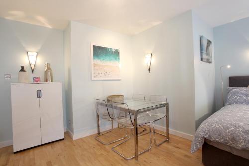 Stunning Apartments in Leeds Financial Quarter Accommodation image 2 Stunning Apartments in Leeds Financial Quarter image two