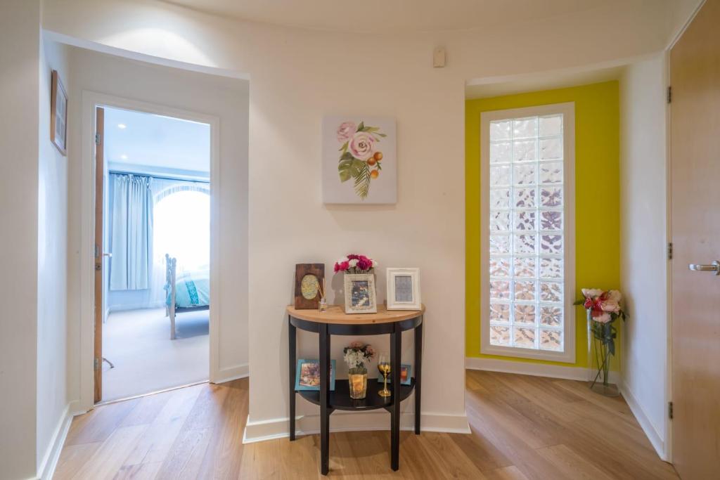 Beautiful Central Apartment, Stunning Views Leeds Centre Landmarks Accommodation image 1 Beautiful Central Apartment, Stunning Views Leeds Centre Landmarks image one
