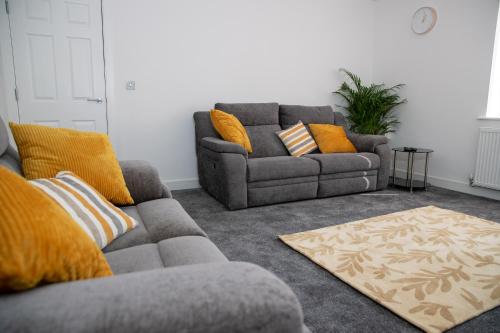 Fantastic Large House with Private Parking Accommodation image 3 Fantastic Large House with Private Parking image three