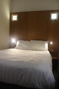 Corona Hotel Rotherham Sheffield Meadowhall Accommodation image 2 Corona Hotel Rotherham Sheffield Meadowhall image two