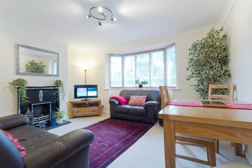 Poplar House Serviced Apartments image three