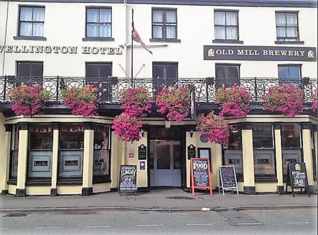 Picture of The Wellington Hotel