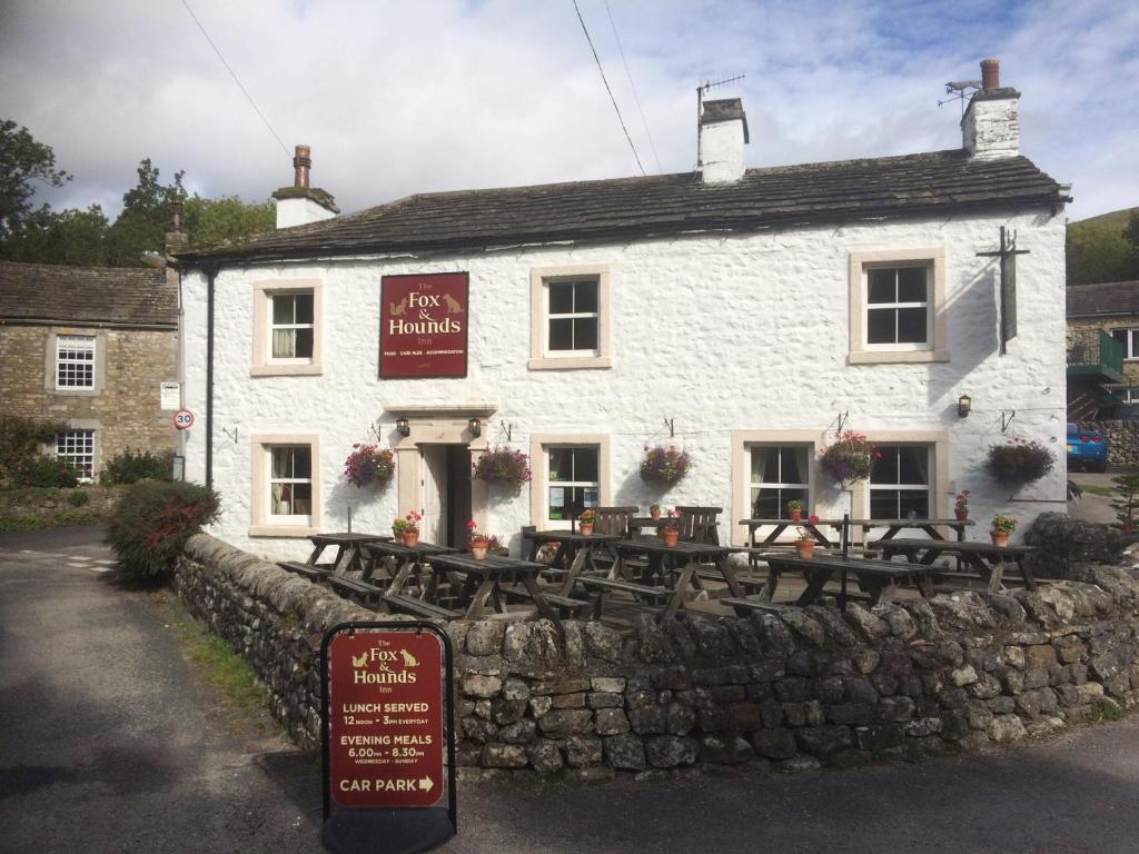 Fox and hounds starbotton Accommodation image 1 Fox and hounds starbotton image one