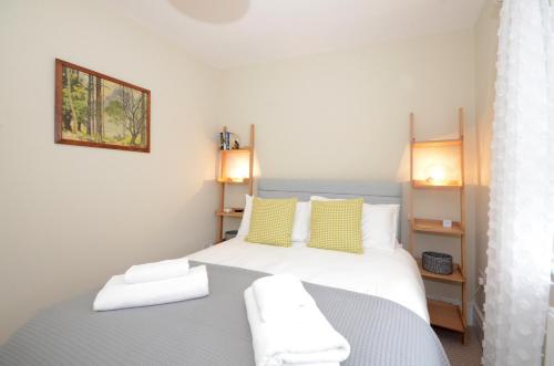 The Mews - 2 Bedroom Luxury, Spacious House With Free Parking Accommodation image 3 The Mews - 2 Bedroom Luxury, Spacious House With Free Parking image three