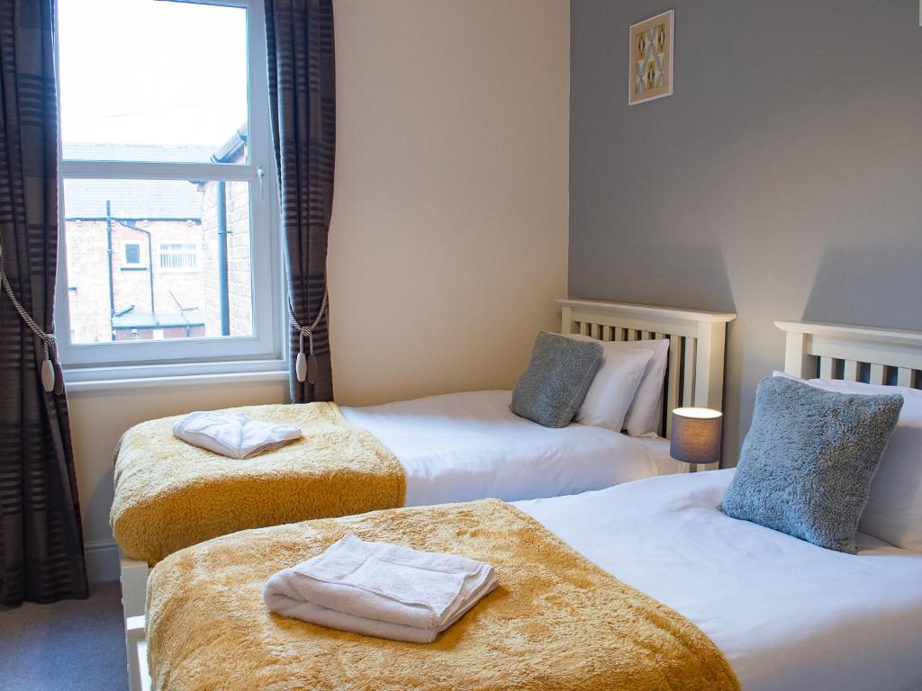 Mayville Lodge - STUNNING 3 BEDROOMED TOWNHOUSE WITH FREE PARKING Accommodation image 1 Mayville Lodge - STUNNING 3 BEDROOMED TOWNHOUSE WITH FREE PARKING image one