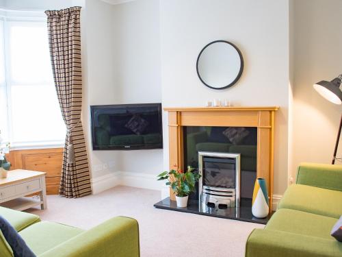 Mayville Lodge - STUNNING 3 BEDROOMED TOWNHOUSE WITH FREE PARKING Accommodation image 3 Mayville Lodge - STUNNING 3 BEDROOMED TOWNHOUSE WITH FREE PARKING image three