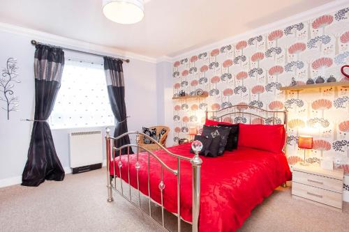 Riverbank View Three Bedroom Apartment with Free Parking Accommodation image 3 Riverbank View Three Bedroom Apartment with Free Parking image three