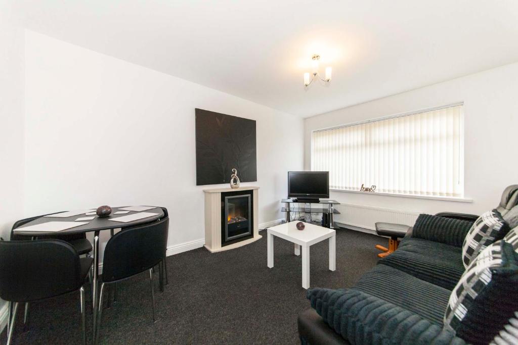 Belmont Budget Apartment image one