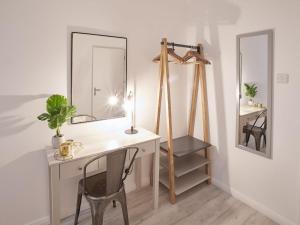Host & Stay - The Surfer's Loft Apartment Accommodation image 2 Host & Stay - The Surfer's Loft Apartment image two