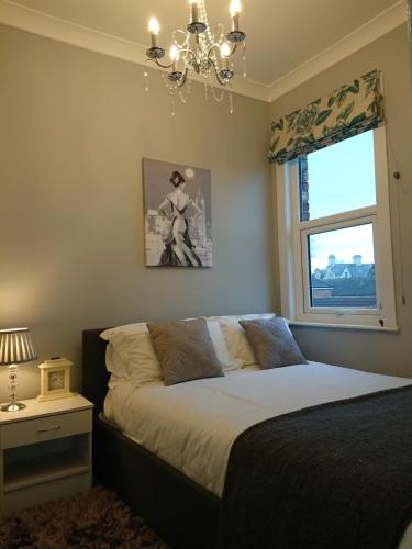 Entire 2-bedroom house with garden Accommodation image 2 Entire 2-bedroom house with garden image two