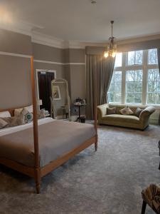 Picture of Woodlands Hotel