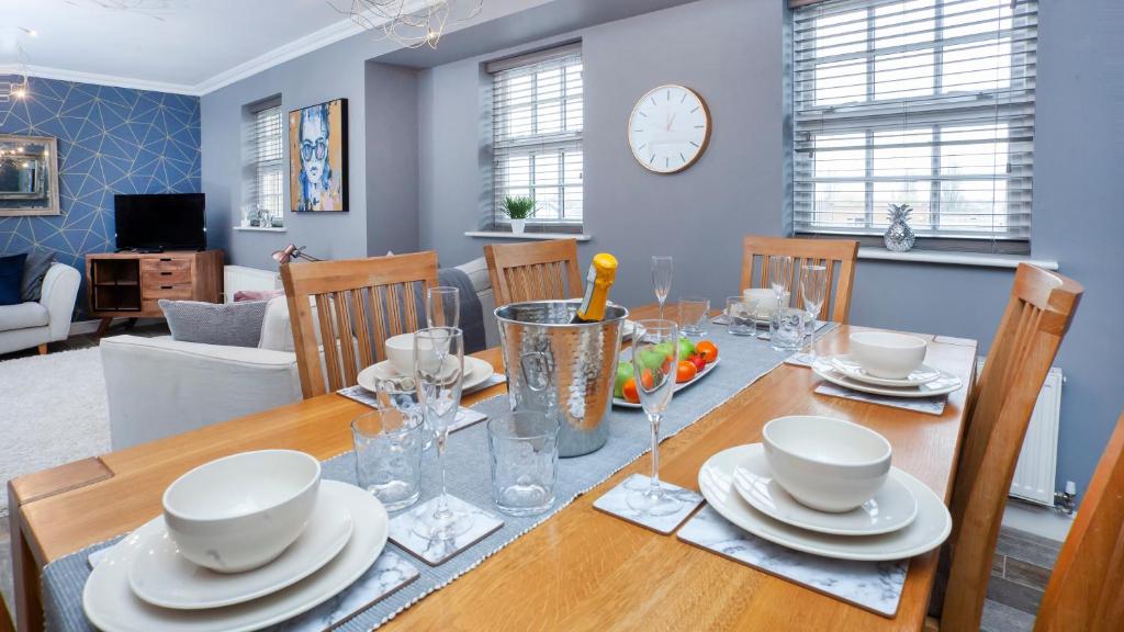 The Station Apartment- A Stunning Space, Close To The City Centre Accommodation image 1 The Station Apartment- A Stunning Space, Close To The City Centre image one