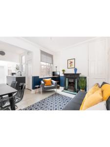 Charming & Trendy base for 5, nr Bishopthorpe Rd Accommodation image 2 Charming & Trendy base for 5, nr Bishopthorpe Rd image two
