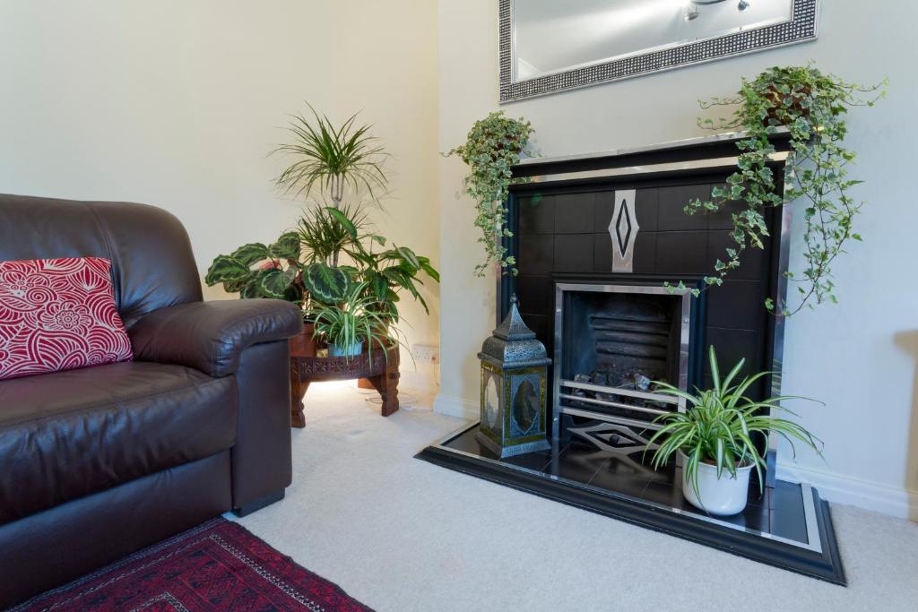 Poplar House Serviced Apartments image one