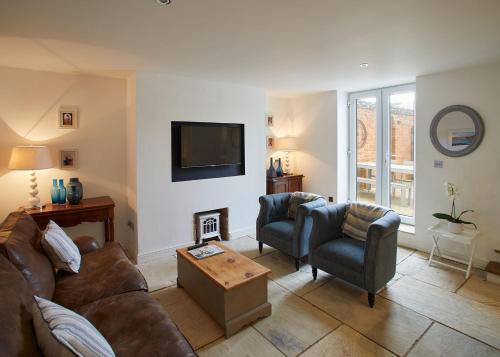Host & Stay - The Courtyard Retreat Apartment Accommodation image 3 Host & Stay - The Courtyard Retreat Apartment image three