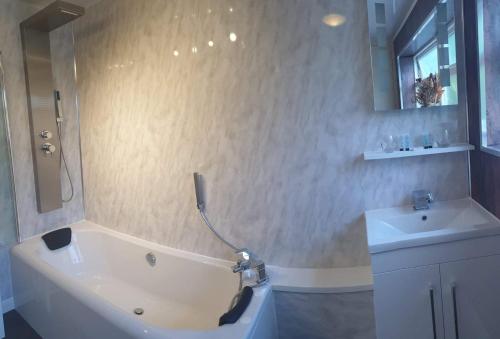Fox & Hound Hotel Accommodation image 3 Fox & Hound Hotel image three